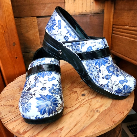 sanita/koi Shoes - KOI SANITA BUTTERFLY MELODY WOMEN'S CLOG IN BLUE
